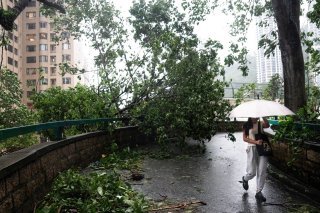 Les dégâts matériels causés par Saola sont importants, mais beaucoup moins étendus que ceux provoqués par le typhon Mangkhut en 2018.
